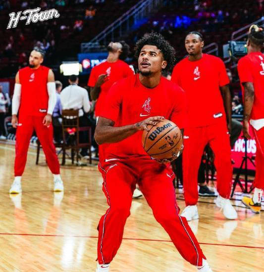 今晨休斯敦火箭备战CBA常规赛；队长鼓劲细节流出；值得警惕；临场指挥获称赞的简单介绍