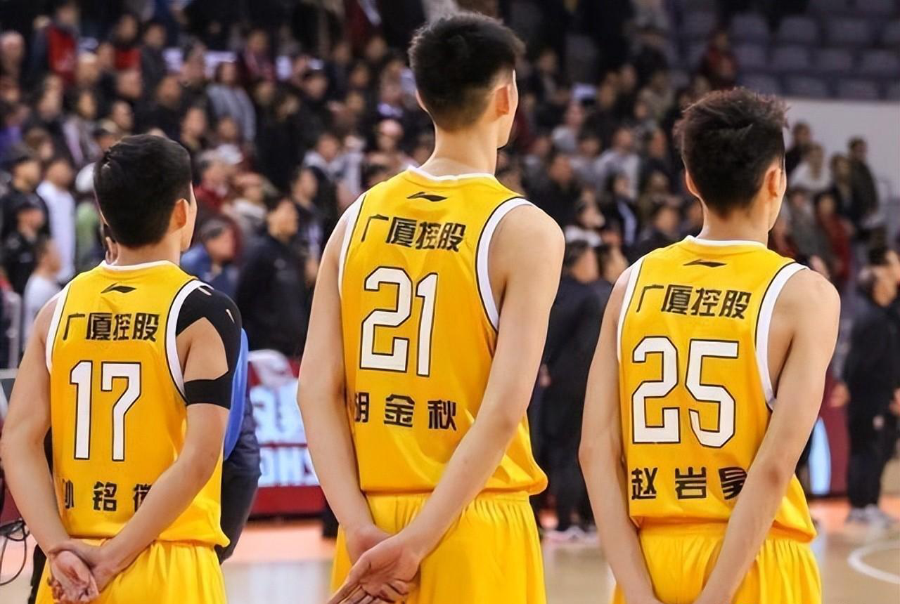 冲刺阶段突围战来临，金州勇士围绕CBA季后赛遗憾出局，管理层满意，赛程密集仍需轮换的简单介绍