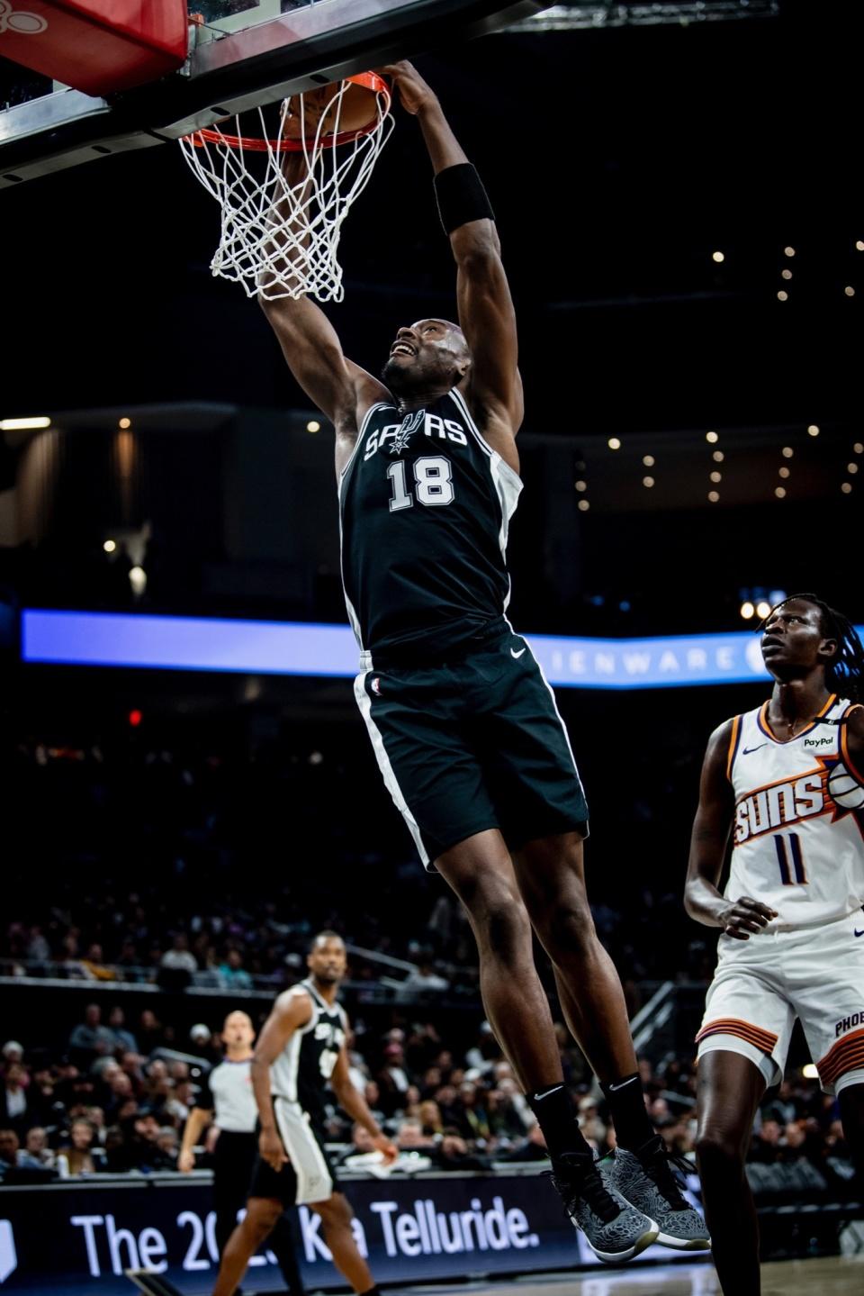 关于圣安东尼奥马刺迎欧篮联关键赛,今夜防线松动,球迷炸锅,球队文化再被提及的信息 关于圣安东尼奥马刺迎欧篮联关键赛,今夜防线松动,球迷炸锅,球队文化再被提及的信息