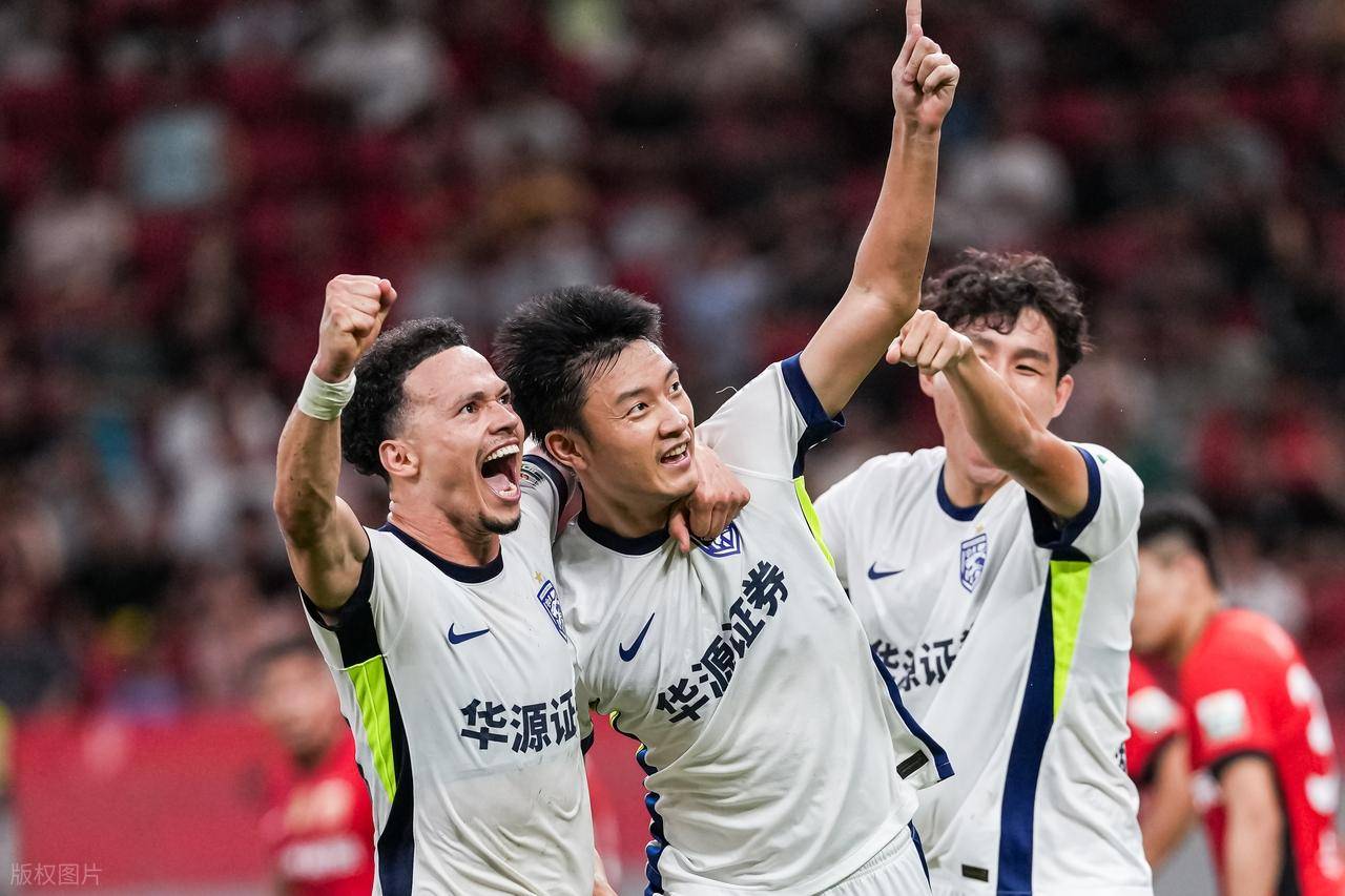 包含中超倒计时，曼联清晨绝杀压哨，细节引发关注，赛场秩序良好，医务组通报恢复的词条