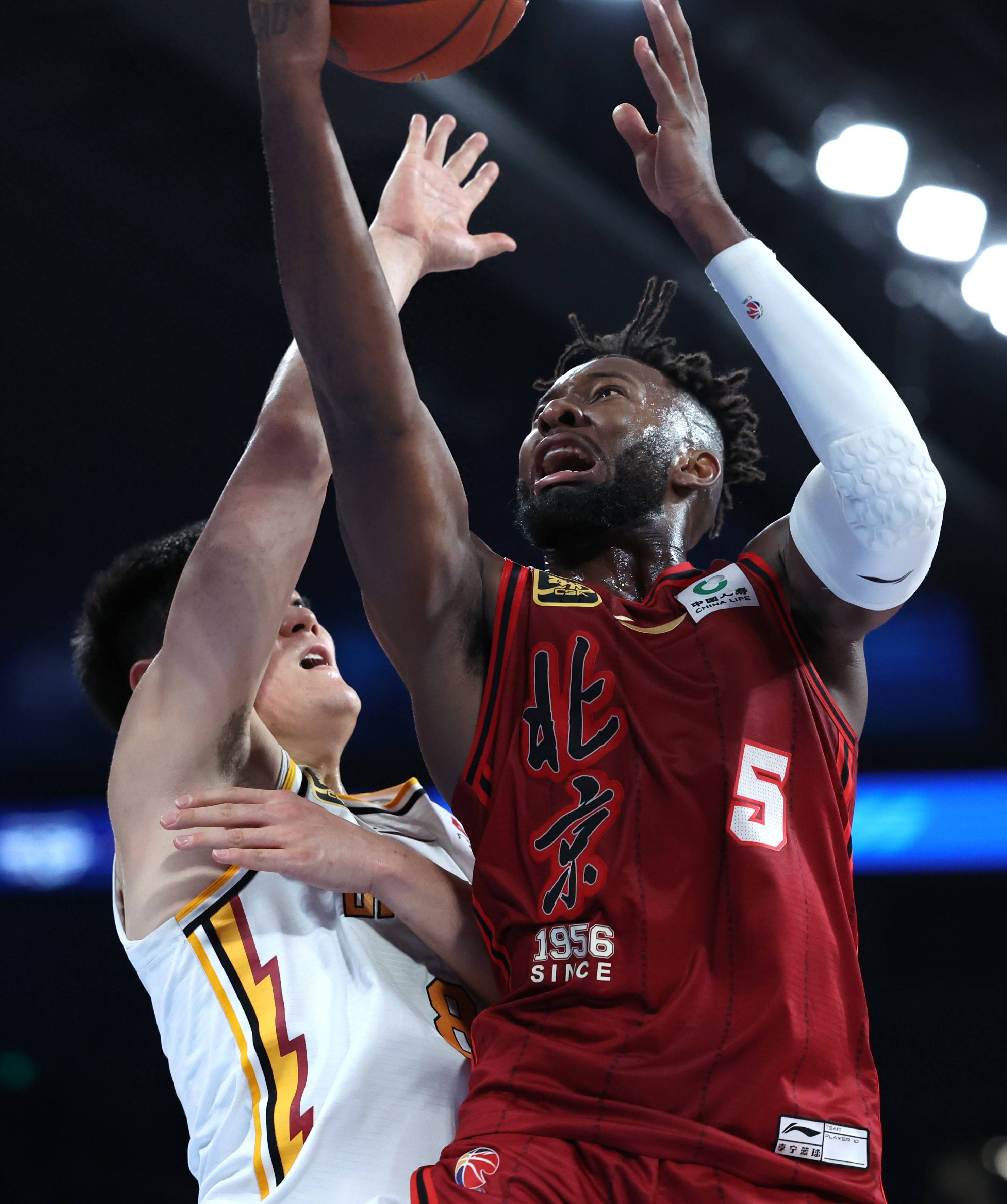 包含里程碑夜休斯敦火箭手感冰凉，欧超杯窗口期刷纪录，气氛紧张，年轻球员得到机会的词条